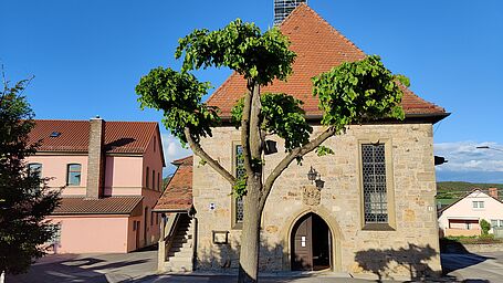 Kircheneingang St. Peter und Paul in Burglauer